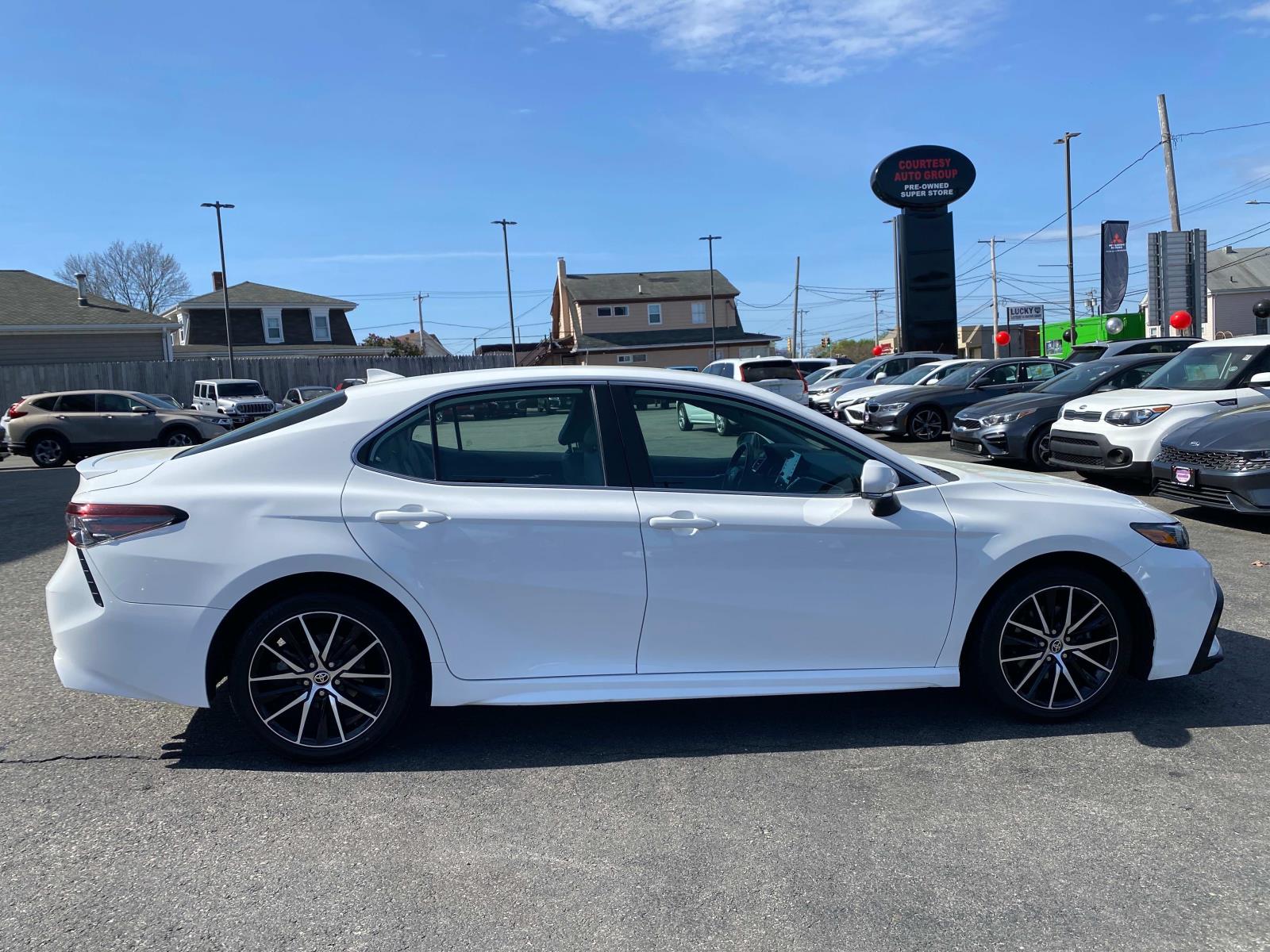 Vehicle image 4 of 22