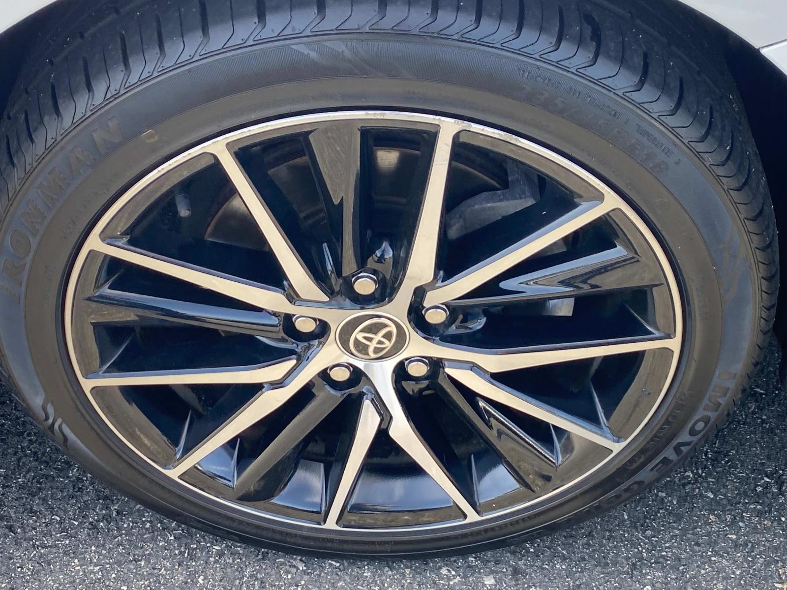 Vehicle image 21 of 22
