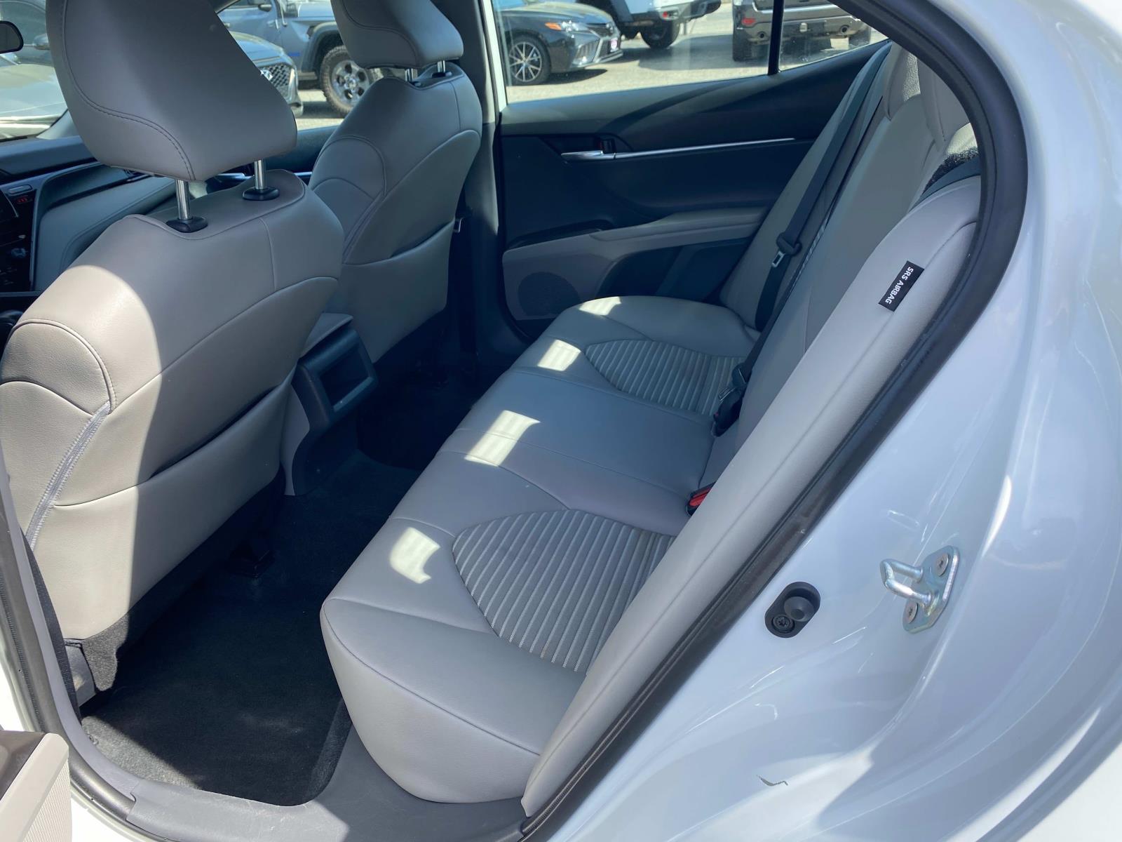 Vehicle image 18 of 22