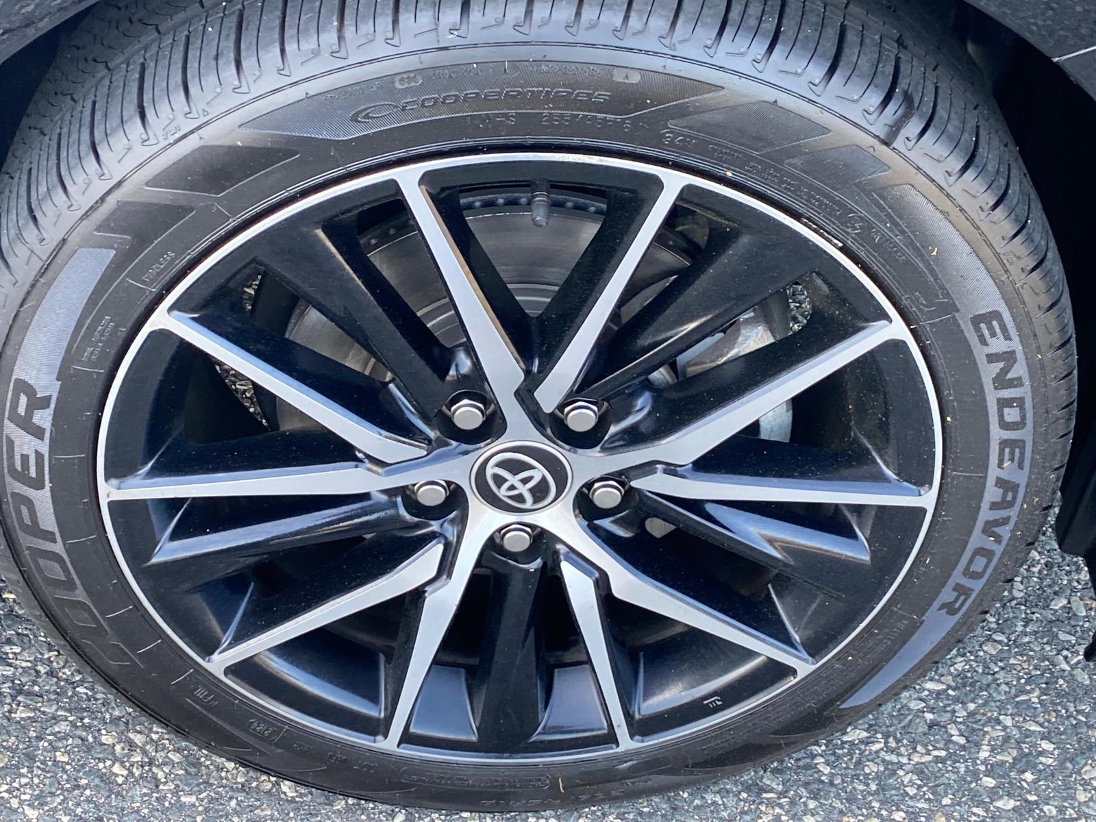 Vehicle image 26 of 29