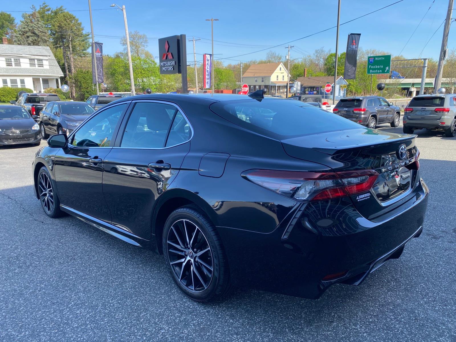Vehicle image 8 of 29