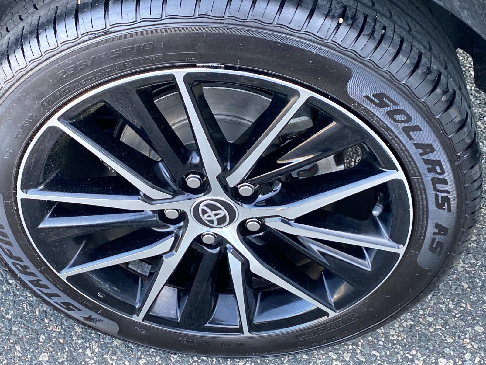 Vehicle image 28 of 29