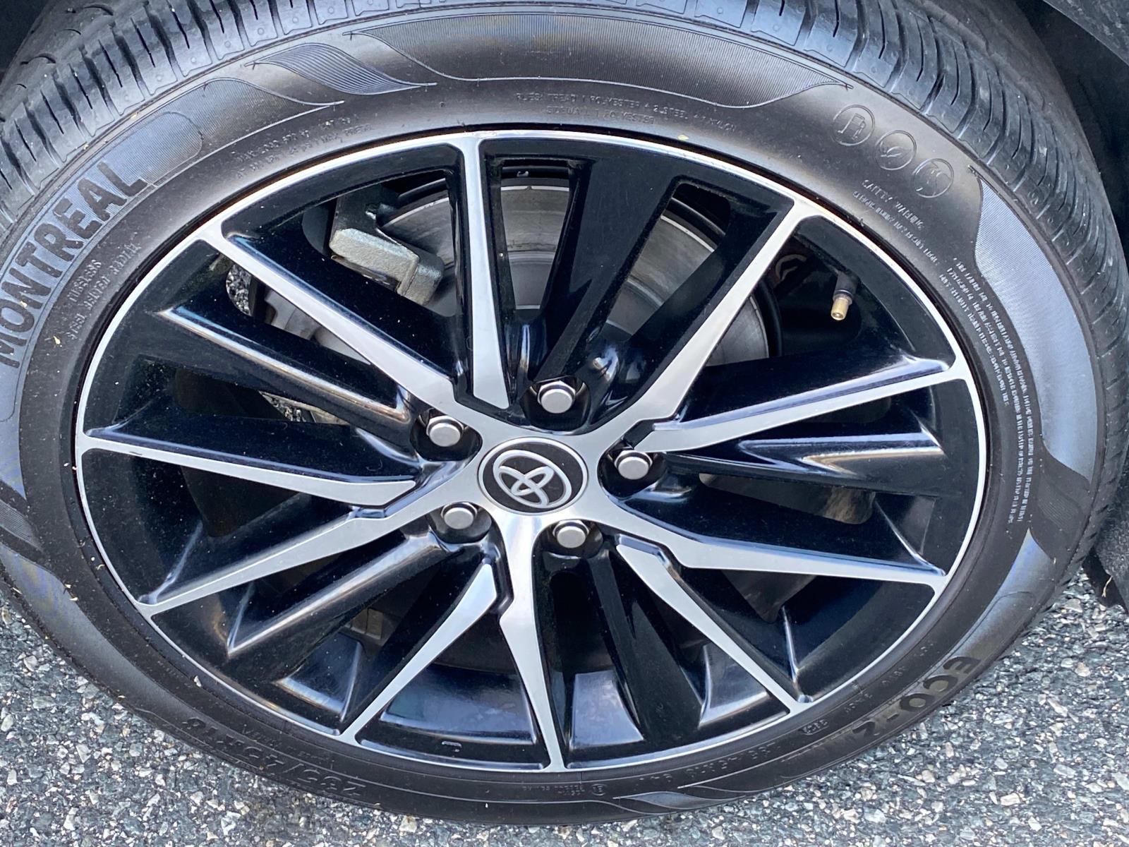 Vehicle image 25 of 29