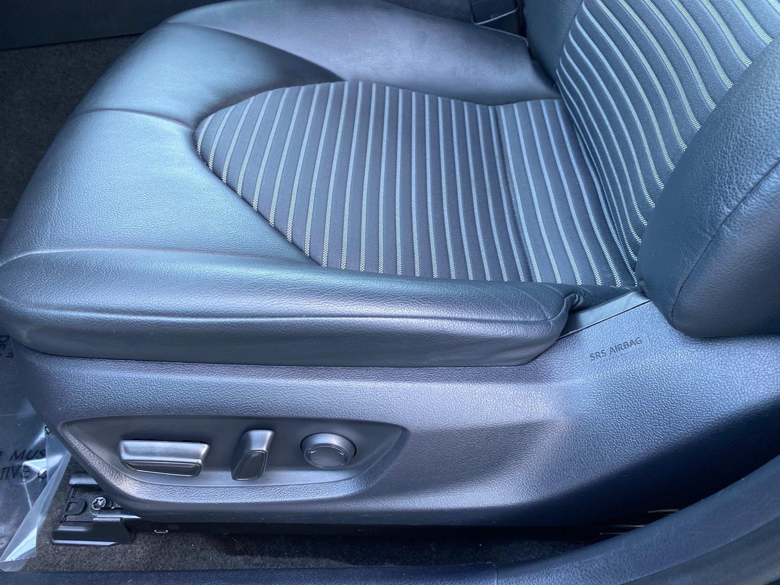 Vehicle image 22 of 29