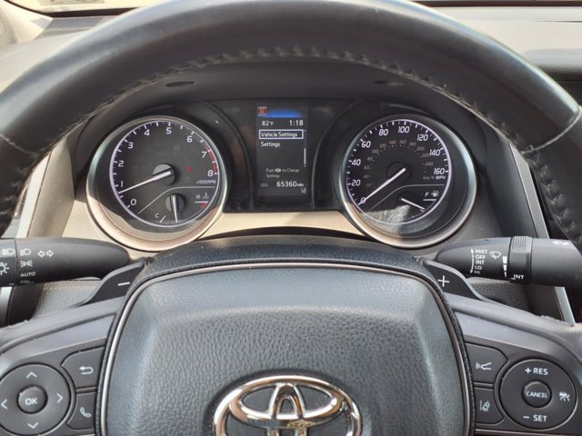 Vehicle image 18 of 23