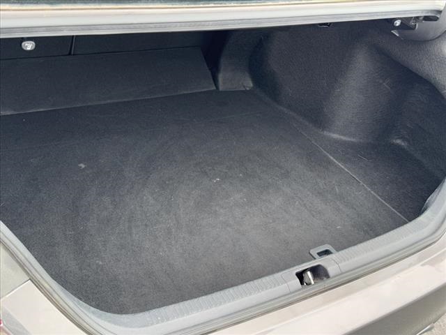 Vehicle image 21 of 23