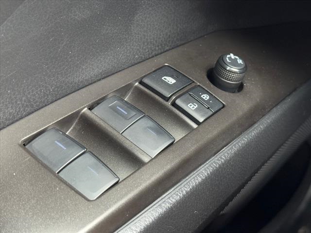 Vehicle image 19 of 23