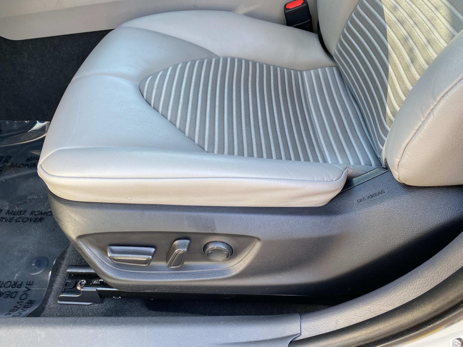 Vehicle image 17 of 26