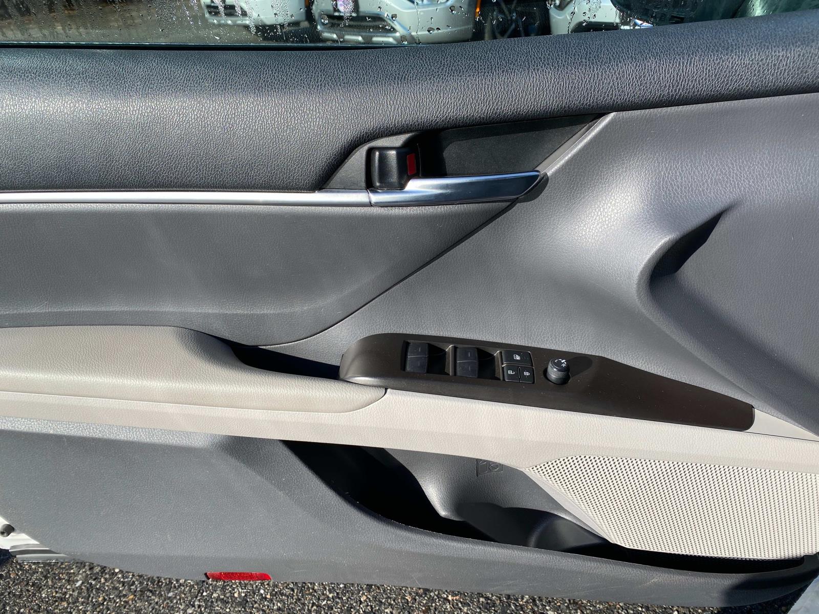 Vehicle image 16 of 26