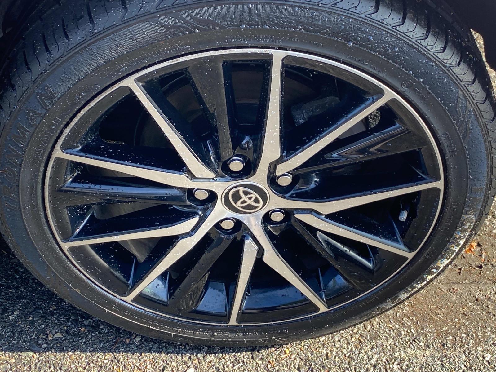 Vehicle image 21 of 26