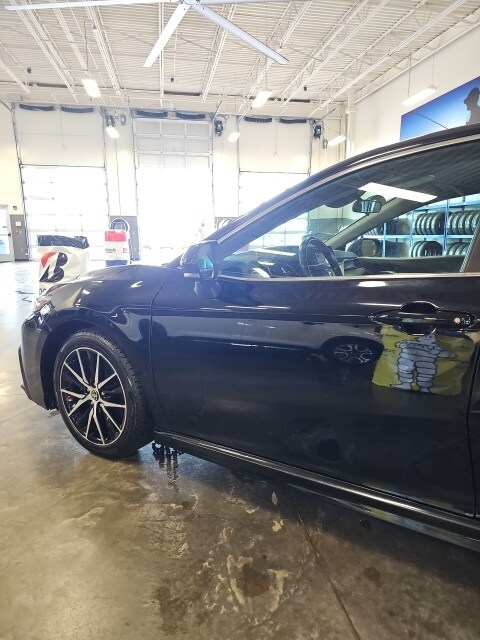 Vehicle image 10 of 48