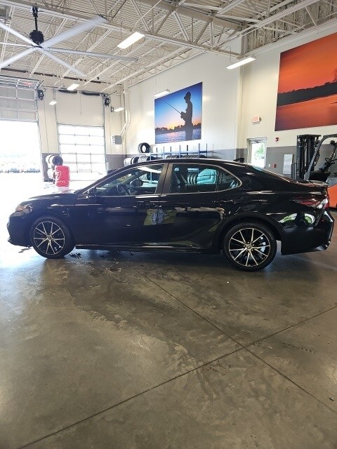 Vehicle image 9 of 48