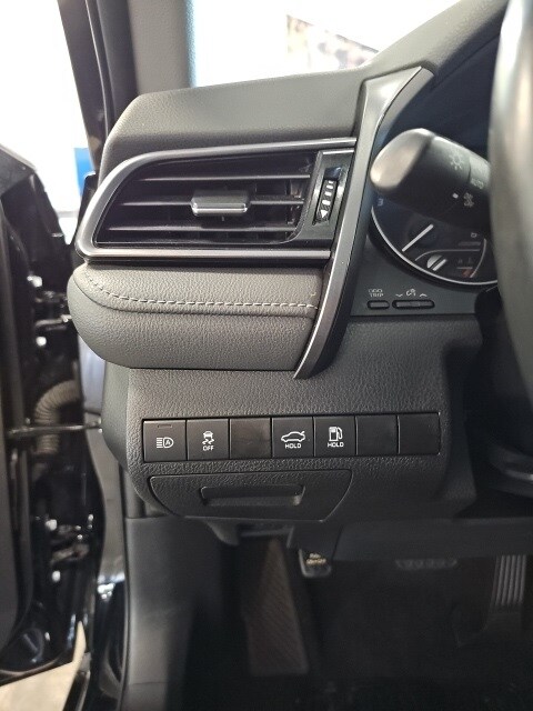 Vehicle image 17 of 48