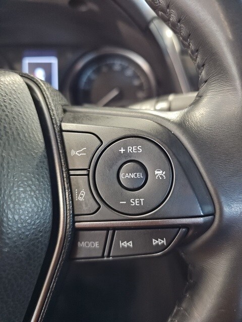 Vehicle image 21 of 48