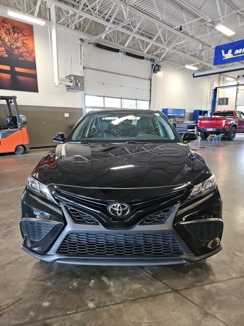 Vehicle image 3 of 48