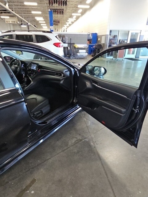 Vehicle image 40 of 48