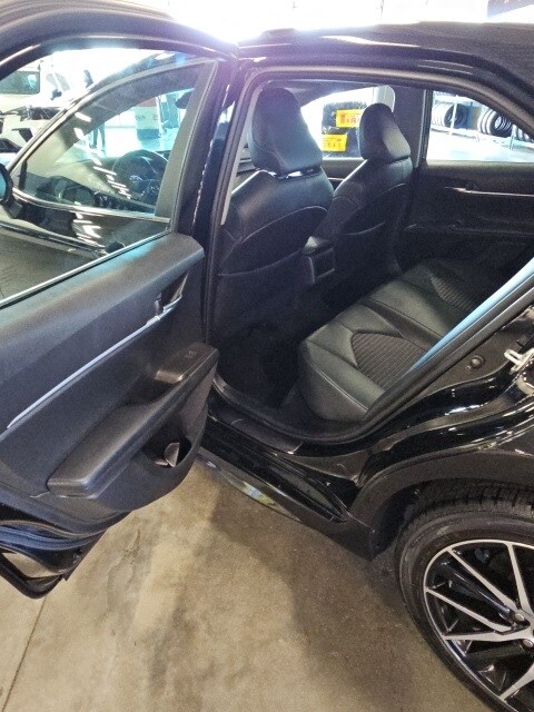 Vehicle image 33 of 48