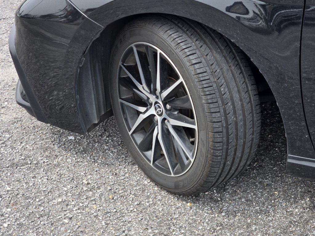 Vehicle image 14 of 27