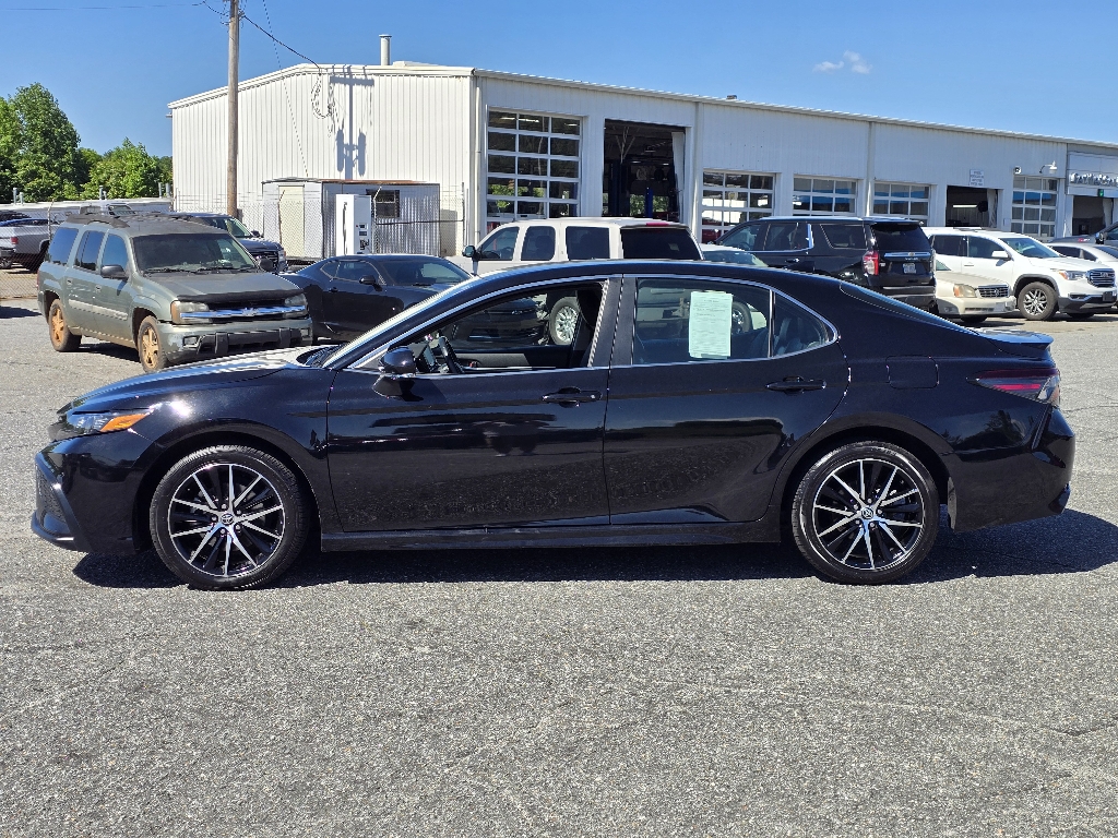 Vehicle image 10 of 27