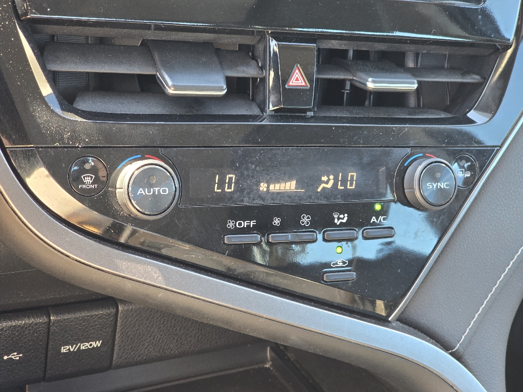 Vehicle image 21 of 27