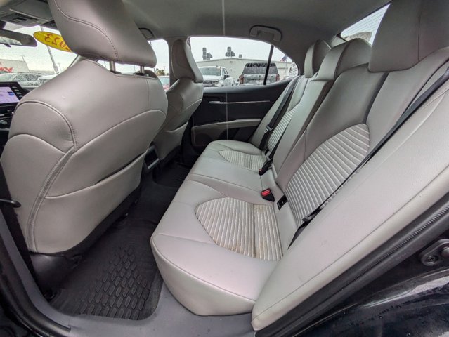 Vehicle image 33 of 70