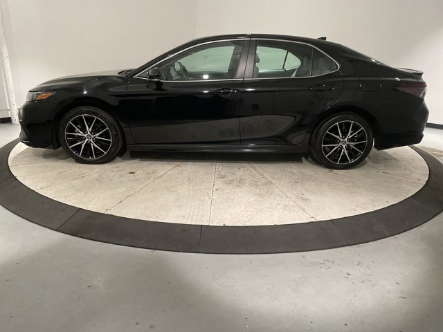 Vehicle image 17 of 70