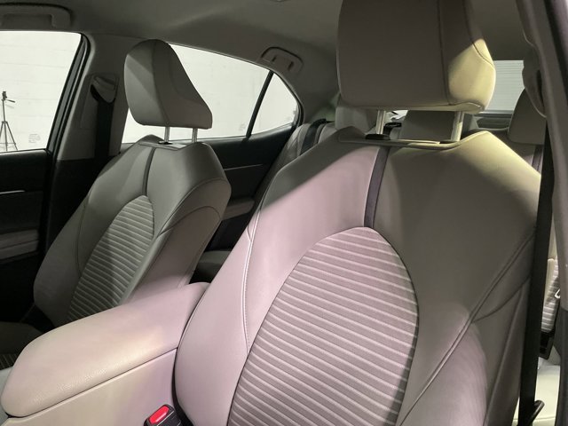 Vehicle image 40 of 70