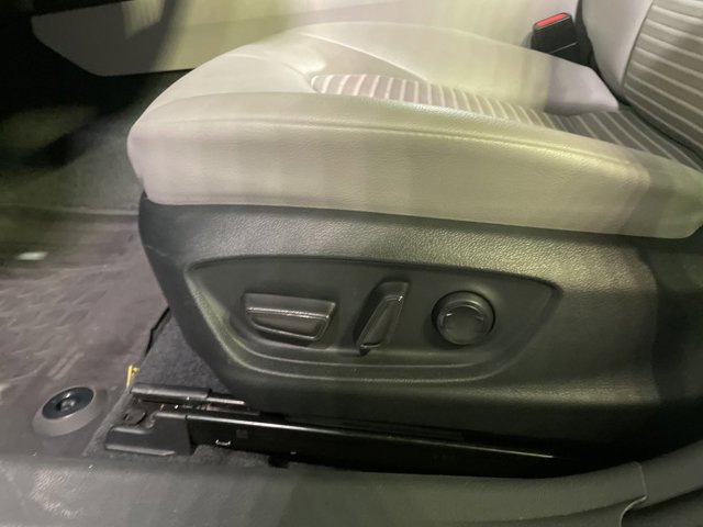Vehicle image 67 of 70