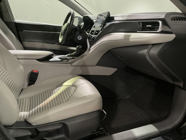 Vehicle image 21 of 70