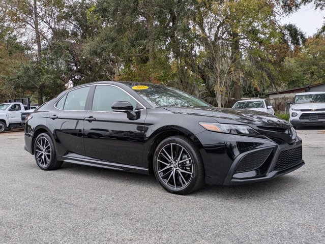 Vehicle image 10 of 70
