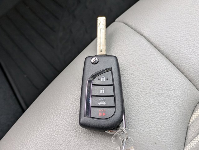Vehicle image 60 of 70