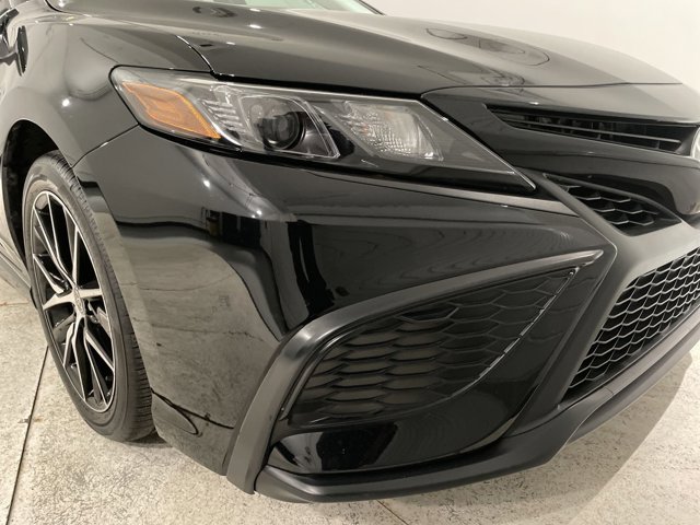 Vehicle image 18 of 70