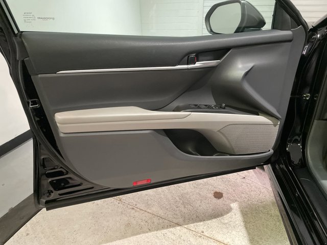 Vehicle image 64 of 70