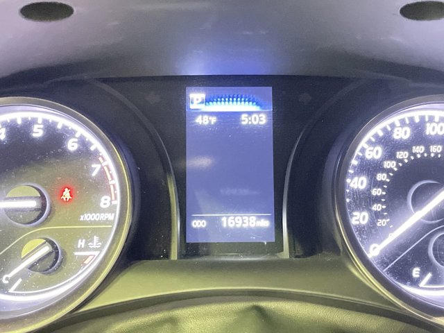 Vehicle image 27 of 70