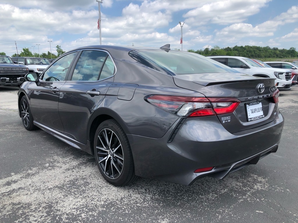 Vehicle image 8 of 31