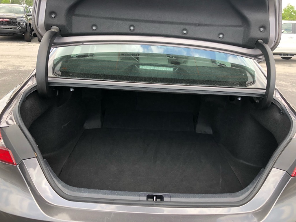 Vehicle image 18 of 31