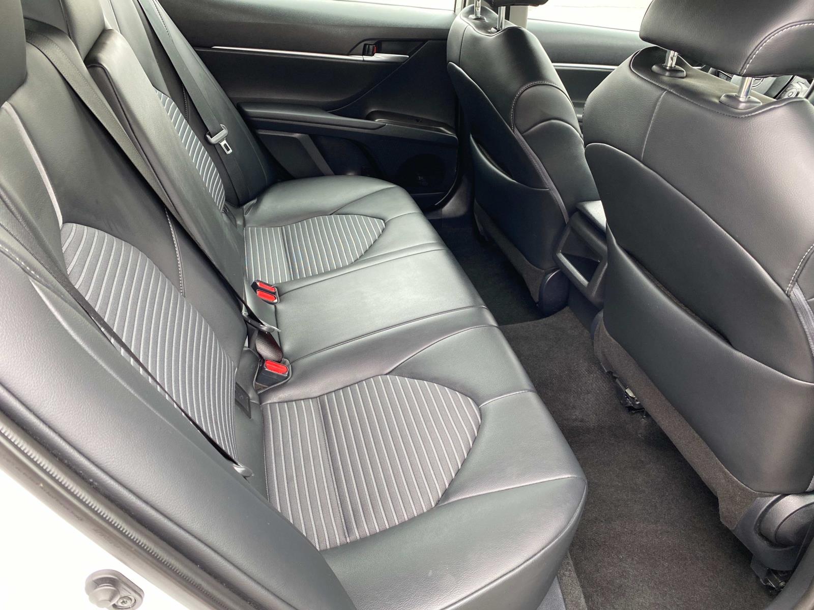Vehicle image 21 of 26