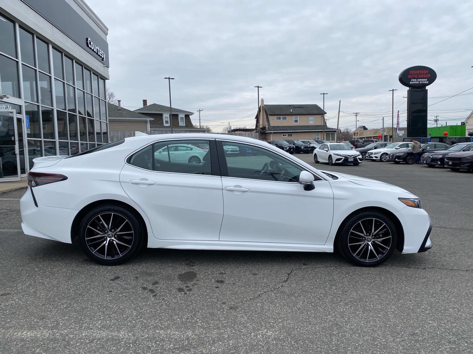 Vehicle image 4 of 26