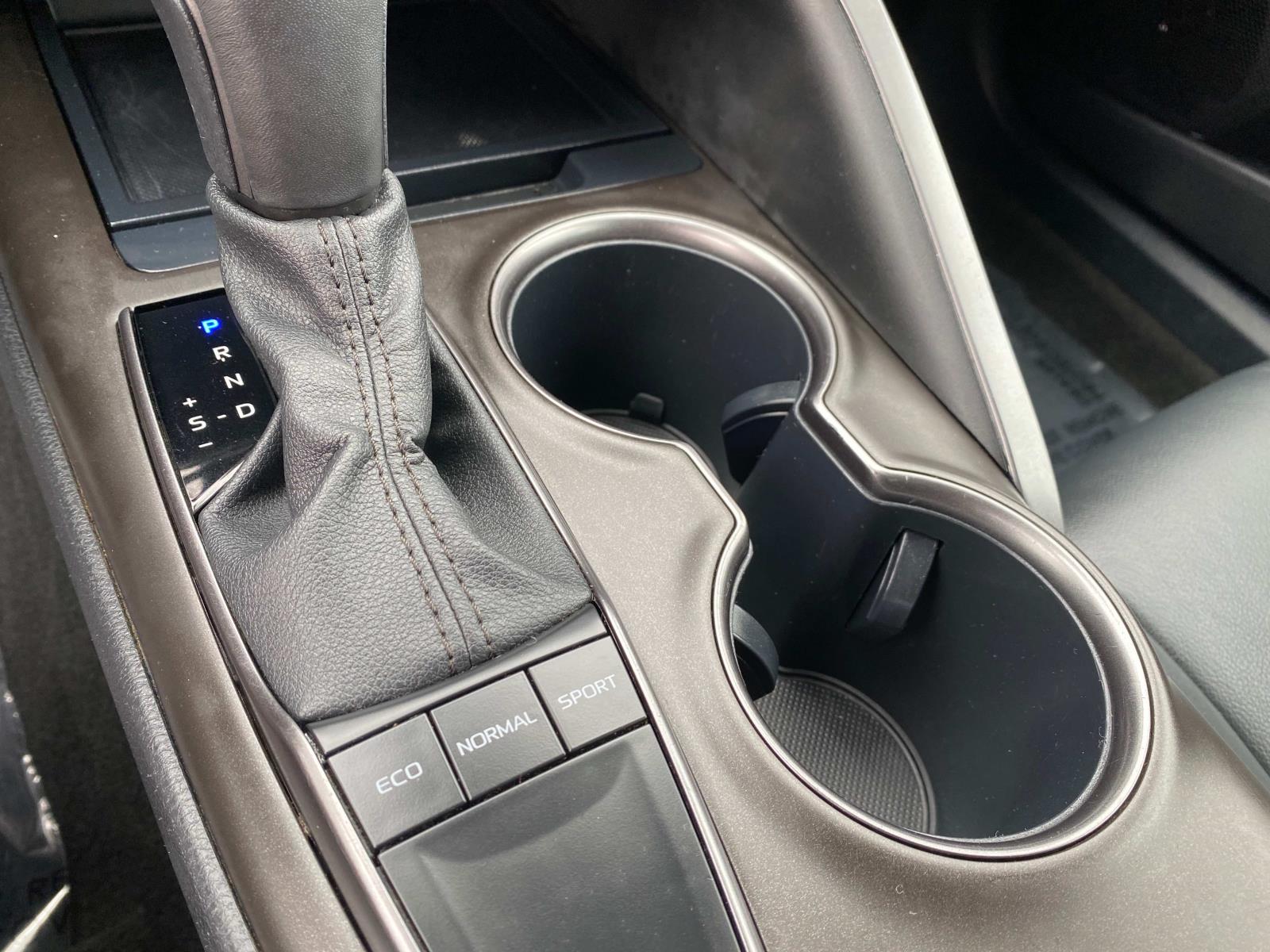 Vehicle image 14 of 26