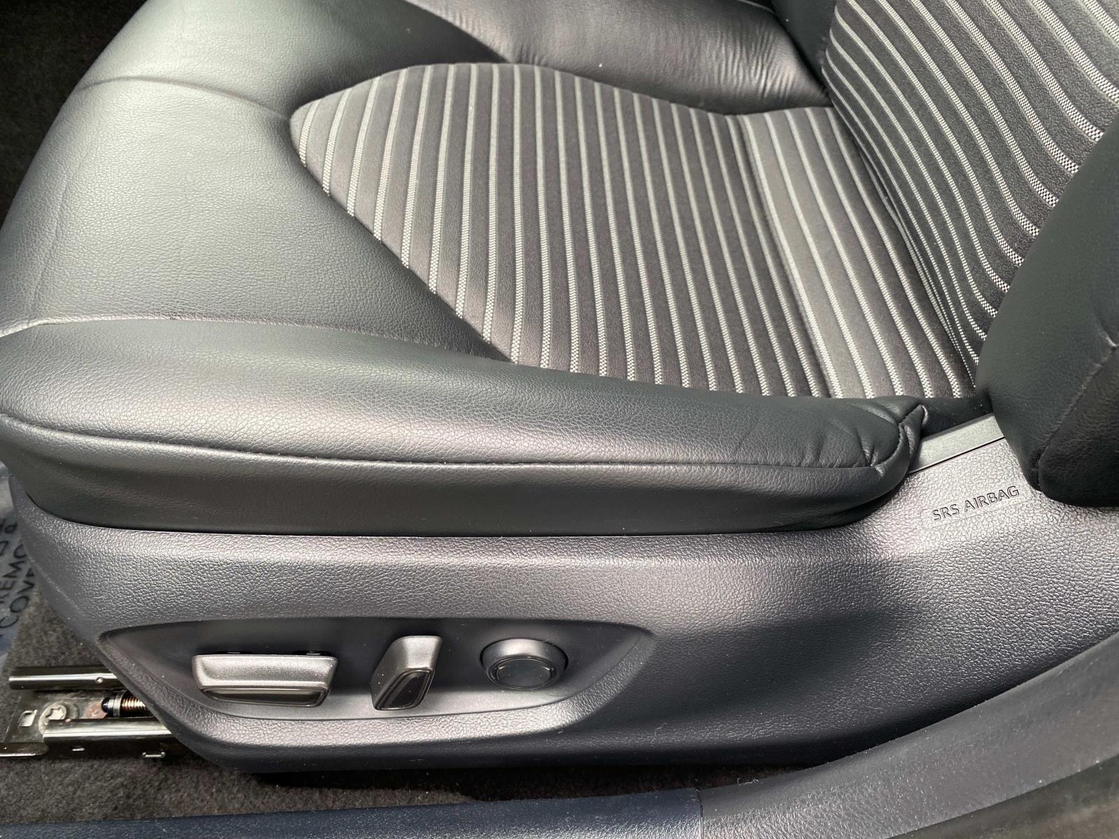 Vehicle image 19 of 26