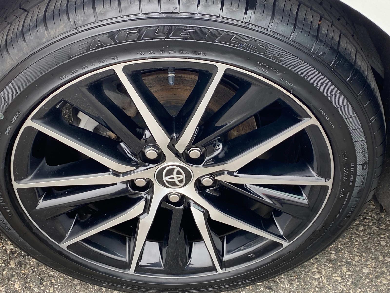 Vehicle image 22 of 26