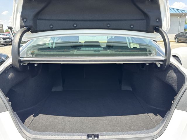 Vehicle image 10 of 34