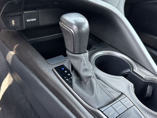 Vehicle image 13 of 34