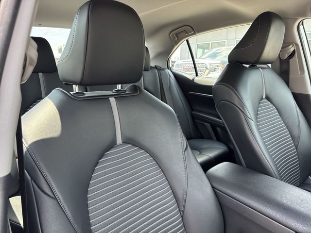Vehicle image 22 of 34
