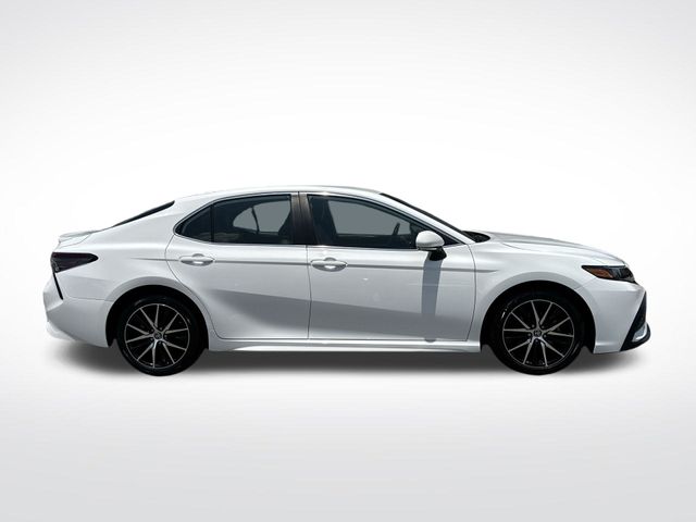 Vehicle image 4 of 34