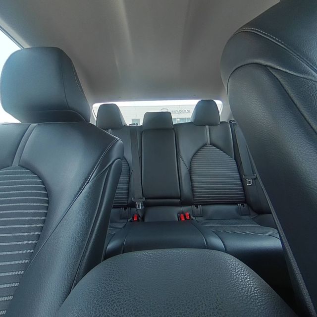 Vehicle image 25 of 34