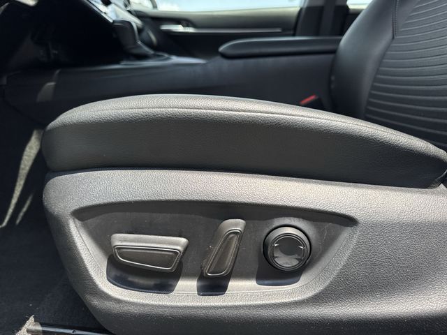Vehicle image 12 of 34