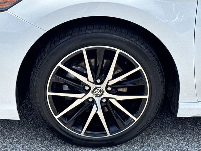 Vehicle image 20 of 34