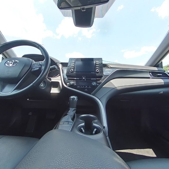 Vehicle image 23 of 34