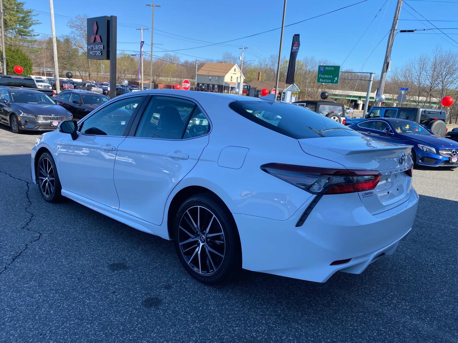 Vehicle image 7 of 24